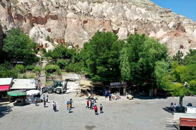 Kapadokya'da baraka tipi 4 iş yeri yıkıldı