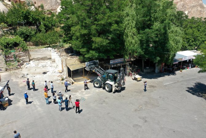 Kapadokya'da baraka tipi 4 iş yeri yıkıldı