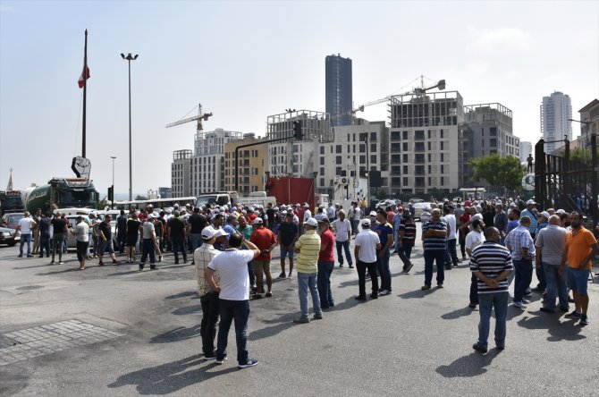 Lübnan'da "işsizlik ve elektrik kesintileri" protesto edildi