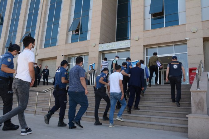 Van ve Bitlis'te göçmen kaçakçılığı operasyonunda 5 şüpheli yakalandı