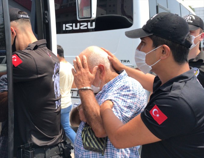 Adana'da 400 dönüm tarlayı gasbettikleri iddiasıyla yakalanan 6 zanlı tutuklandı