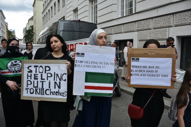Avusturya'da öldürülen Çeçen muhalif nedeniyle Rusya protesto edildi