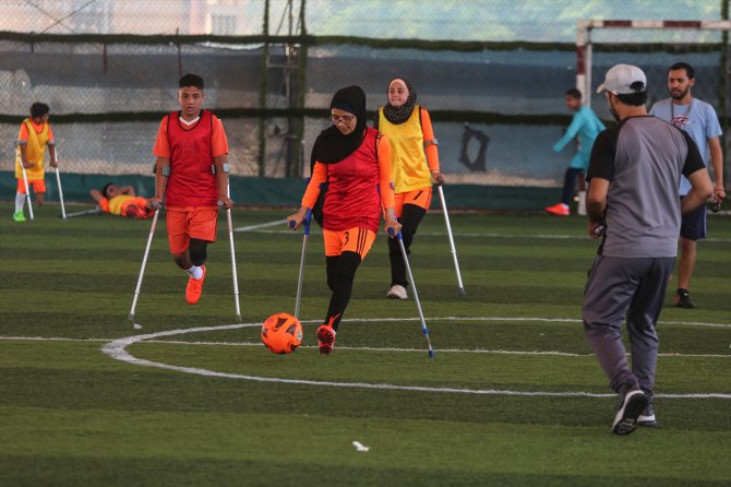 Gazze'de Kovid-19 nedeniyle ara verilen ampute futbol antremanları yeniden başladı