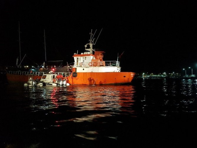 GÜNCELLEME - İzmir'de bir gemide 276 sığınmacı yakalandı