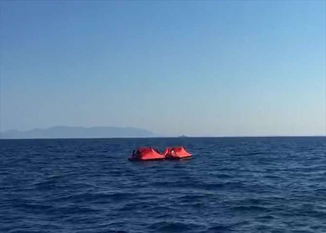 İzmir'de Türk kara sularına geri itilen 65 sığınmacı kurtarıldı