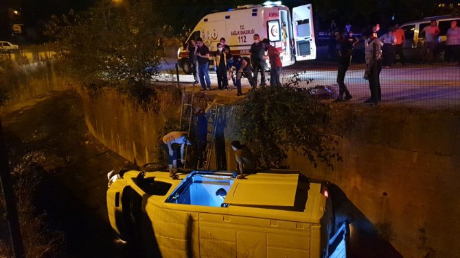 Osmaniye'de dereye düşen panelvanın sürücüsü yaralandı