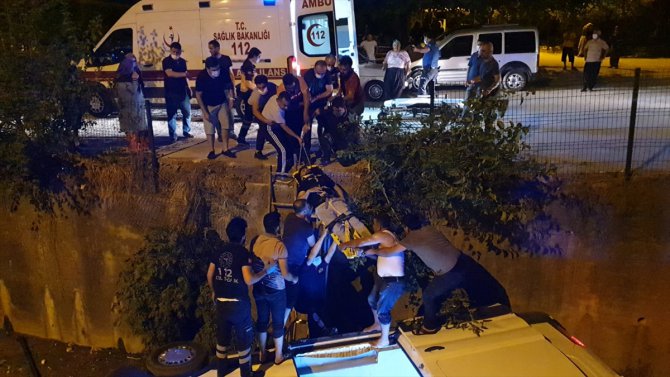 Osmaniye'de dereye düşen panelvanın sürücüsü yaralandı
