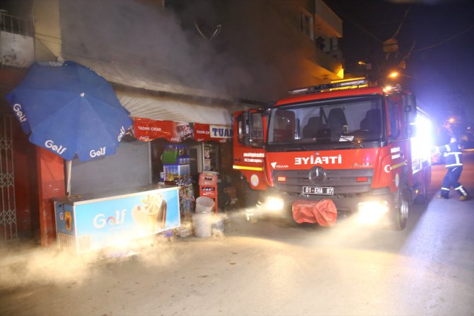 Adana'da markette çıkan yangın maddi hasara neden oldu