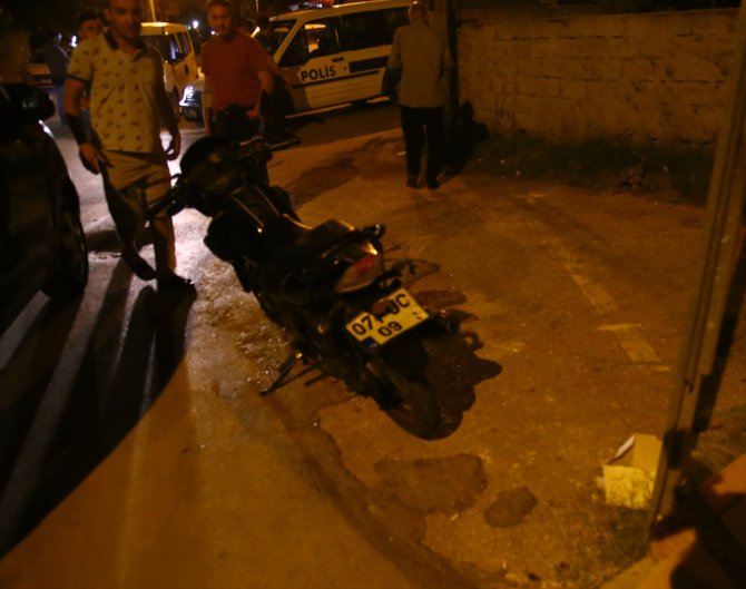 Adana'da motosiklet çalan şüpheliler kovalamaca sonucu yakalandı