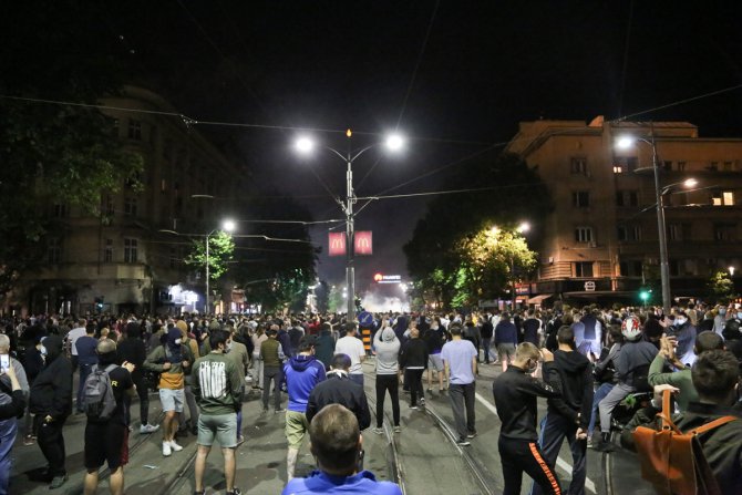 GÜNCELLEME - Sırbistan'da hükümetin yeni Kovid-19 tedbirleri protesto edildi