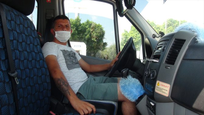 Mersin'de minibüs şoförünü meslektaşlarının darbetmesi güvenlik kamerasında