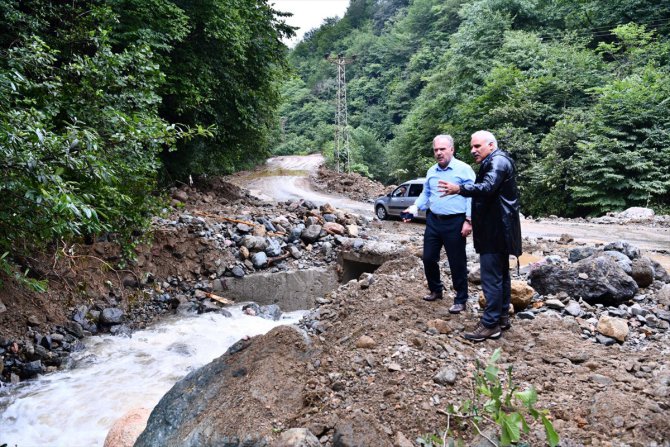 Trabzon'da şiddetli yağışta heyelan nedeniyle kapanan bazı mahalle yolları açıldı