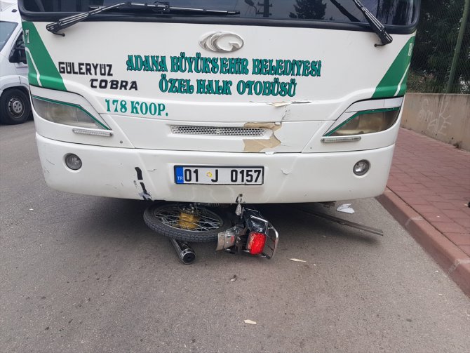 Adana'da otobüsü ile çarpışan motosikletin sürücüsü hayatını kaybetti