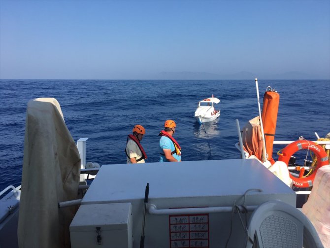 Fethiye açıklarında sürüklenen teknedeki iki kişi kurtarıldı