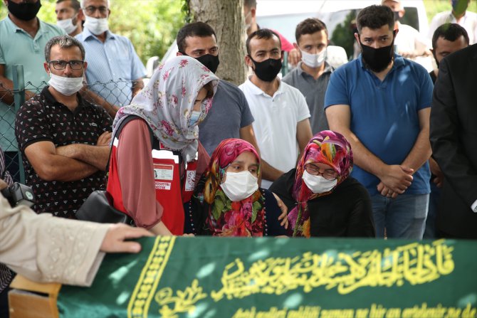 Sakarya'da havai fişek fabrikasındaki patlamada ölen 2 kişinin cenazesi defnedildi