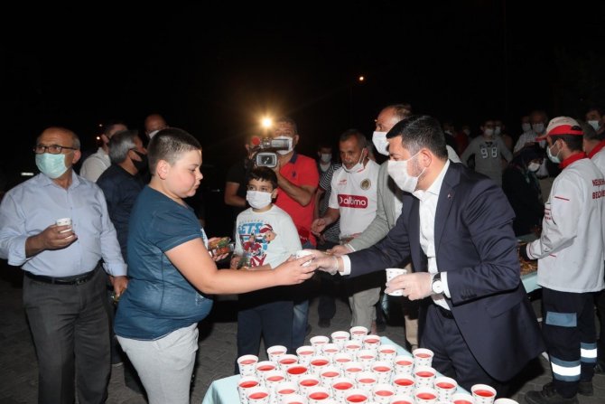 Nevşehir'de Ayasofya'nın ibadete açılması nedeniyle vatandaşa ikramda bulunuldu