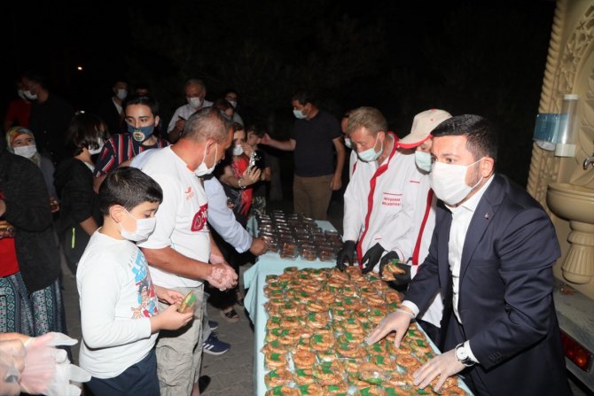 Nevşehir'de Ayasofya'nın ibadete açılması nedeniyle vatandaşa ikramda bulunuldu