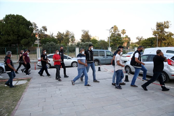 Adana'da uyuşturucu operasyonunda yakalanan 14 zanlı tutuklandı