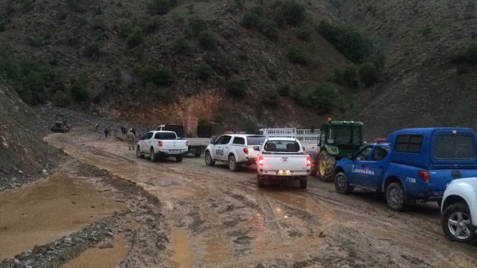 Erzincan'da sağanak nedeniyle kapanan köy yolları ulaşıma açıldı