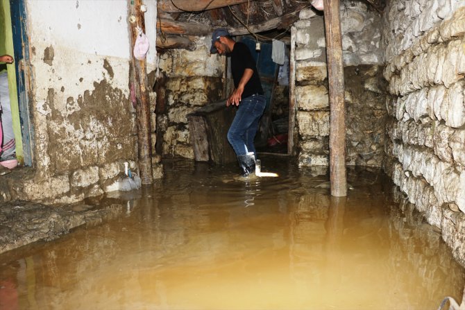Erzurum ve Ağrı'da hasara neden olan selin izleri siliniyor