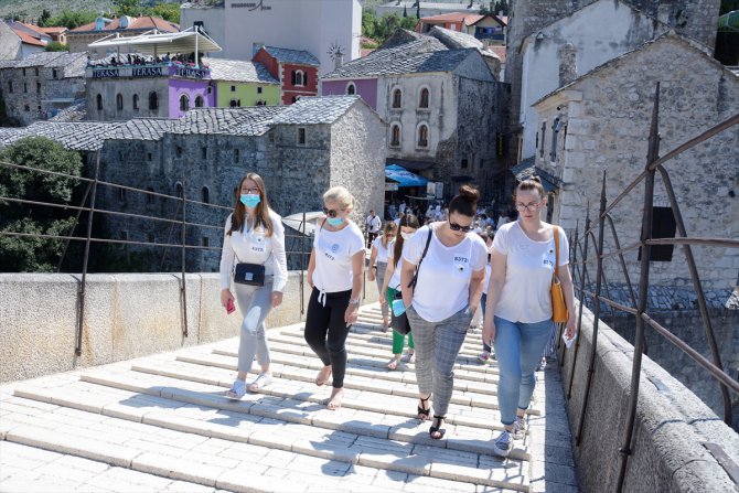 Tarihi Mostar Köprüsü'nden Srebrenitsa kurbanları için "sessiz atlayış" yapıldı