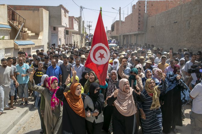 Tunus'un Libya sınırında bir gencin öldürülmesine yönelik tepkiler sürüyor