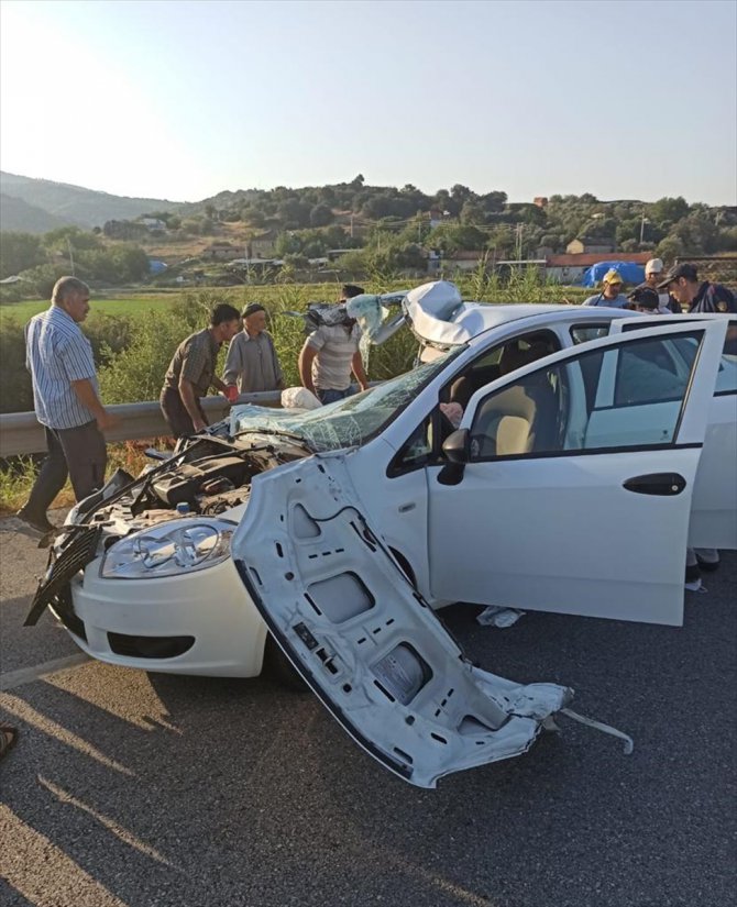 Aydın'da otomobil ile kamyonet çarpıştı: 4 yaralı