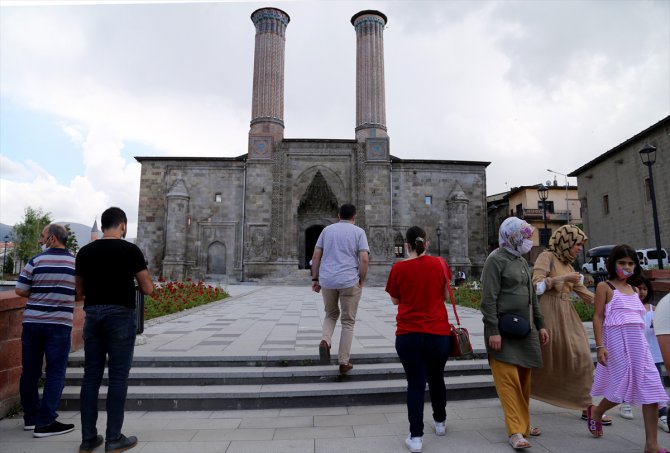 Erzurum'daki tarihi mekanlarda "normalleşme" yoğunluğu