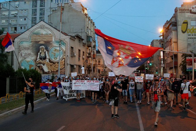 Sırbistan geneline yayılan hükümet karşıtı protestolar sürüyor