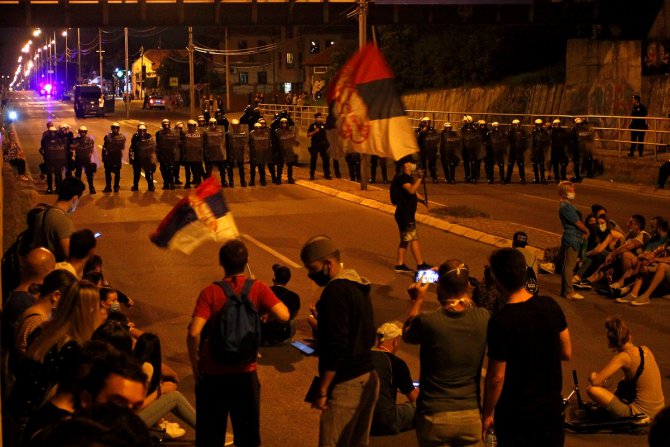 Sırbistan geneline yayılan hükümet karşıtı protestolar sürüyor