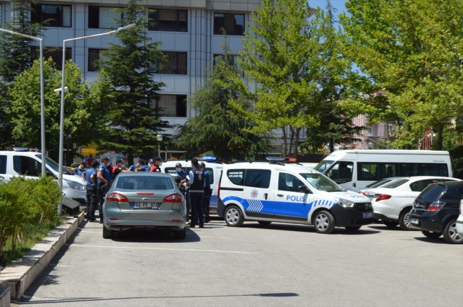 GÜNCELLEME - Afyonkarahisar'da düğünde saldırıya uğrayan 4 polis memuru yaralandı