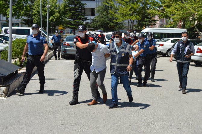 GÜNCELLEME - Afyonkarahisar'da düğünde saldırıya uğrayan 4 polis memuru yaralandı