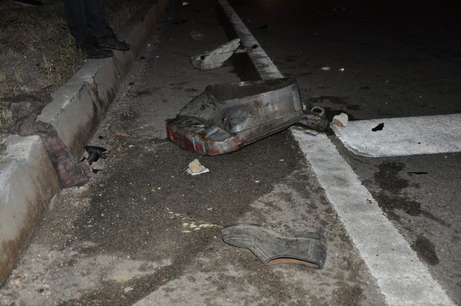 Afyonkarahisar'da zincirleme trafik kazası: 1 ölü, 2 yaralı
