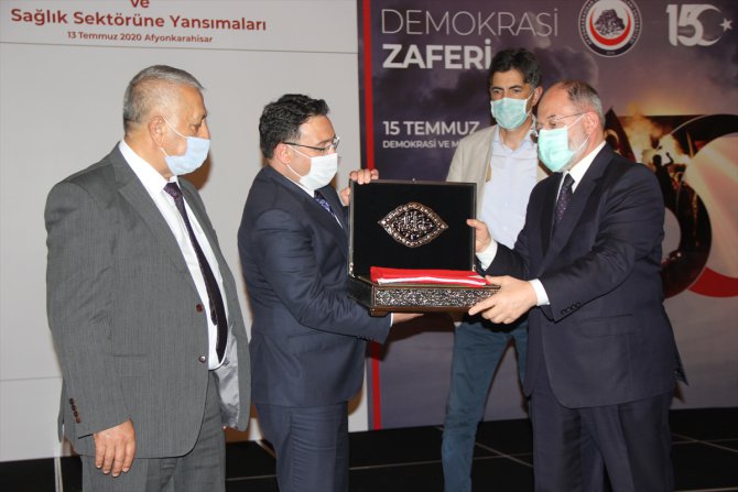 Eski Sağlık Bakanı Akdağ, Afyonkarahisar’da konferansa katıldı