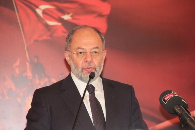 Eski Sağlık Bakanı Akdağ, Afyonkarahisar’da konferansa katıldı