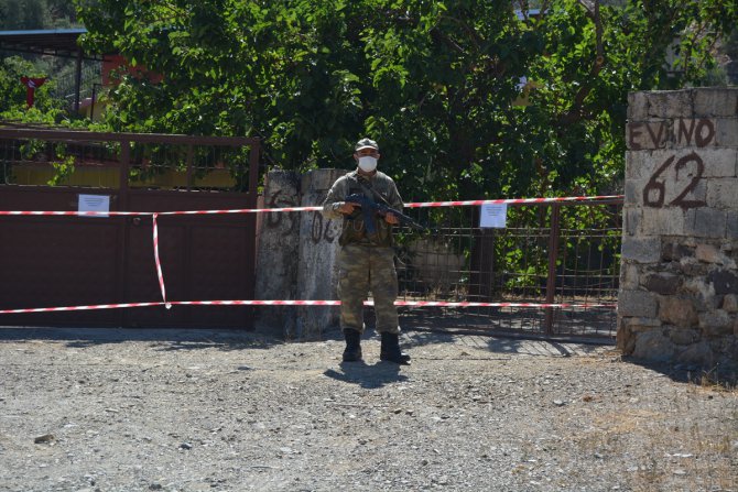 Gaziantep'te 6 ev ile 1 bakkal karantinaya alındı