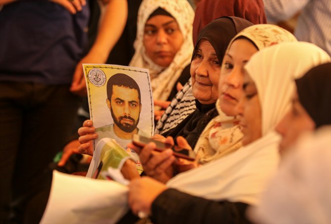 Gazzelilerden İsrail hapishanelerindeki Kovid-19 tehlikesine dikkati çekmek için eylem