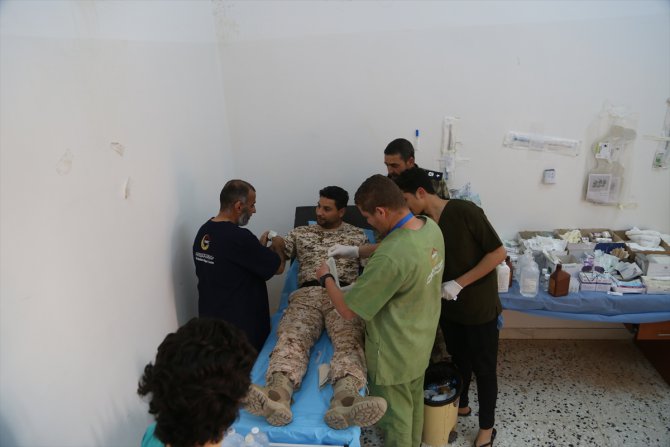 Libya'da cephe hattında hayat kurtaran sağlık çalışanları da Hafter'in hedefinde