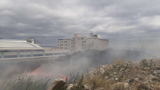 Silivri'de hastane yakınında çıkan yangın paniğe neden oldu