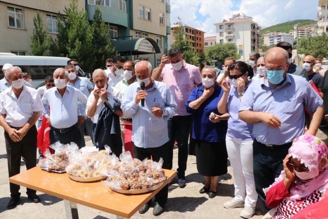 Tunceli'de, Ayasofya'nın ibadete açılmasından dolayı vatandaşlara lokma dağıtıldı