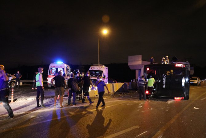 Bursa'da otoyolda yolcu otobüsü devrildi: 1 ölü