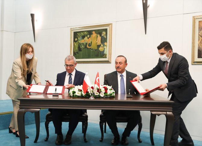 Malta Dışişleri Bakanı Bartolo, Çavuşoğlu ile ortak basın toplantısı düzenledi: