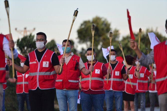 Genç Kızılay gönüllülerinden 15 Temmuz şehitleri için "Demokrasi Nöbeti"