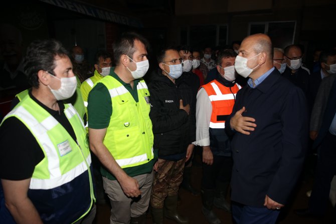 İçişleri Bakanı Soylu, Rize'deki sel bölgesinde incelemede bulundu: