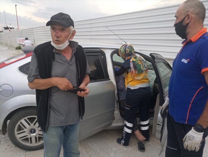 Isparta'da otomobil duvara çarptı: 2 yaralı