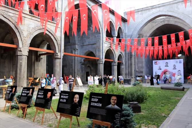 Tarihi Çifte Minareli Medrese'de "15 Temmuz" fotoğrafları sergisi açıldı
