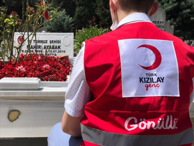 Genç Kızılay İstanbul Gönüllüleri, 15 Temmuz Şehitler Makamı ve Hafıza 15 Temmuz Müzesi'ni ziyaret etti
