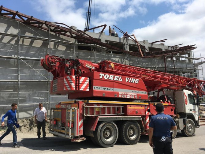 Kastamonu'da spor salonu inşaatının çelik çatısında çökme meydana geldi