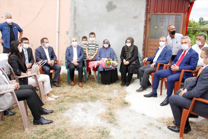 Samsun Valisi Zülkif Dağlı, 15 Temmuz şehitlerinin kabirlerini ve şehit ailesini ziyaret etti