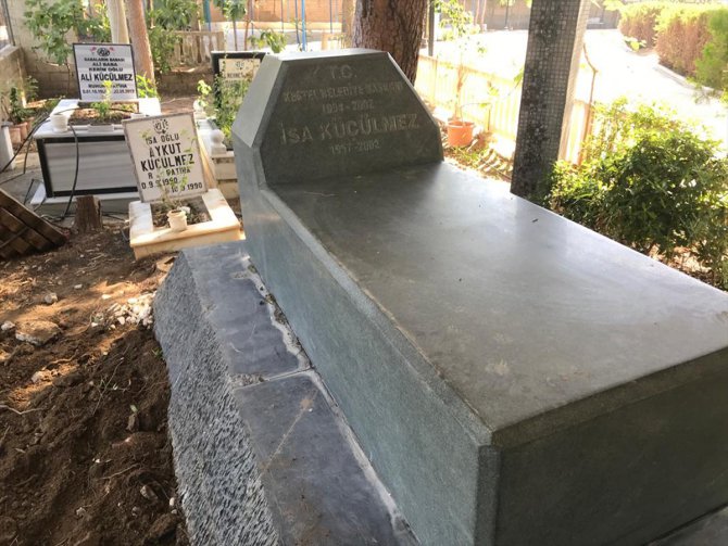 Antalya'da biyolojik babanın tespiti için 18 yıllık mezar açıldı